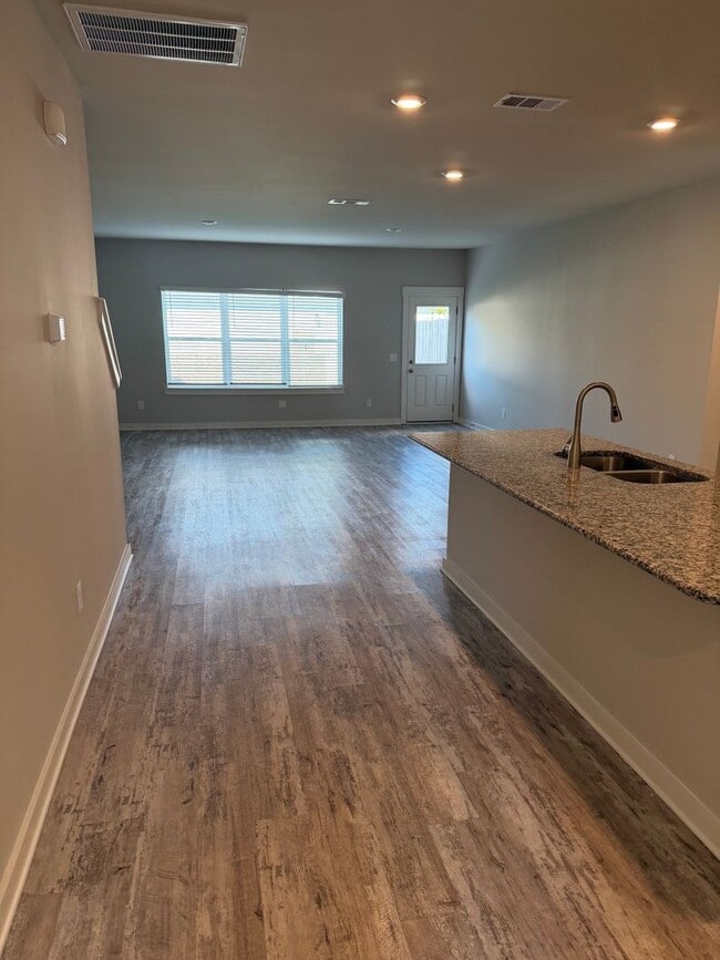 Photo - 2021 Hardwick Ln