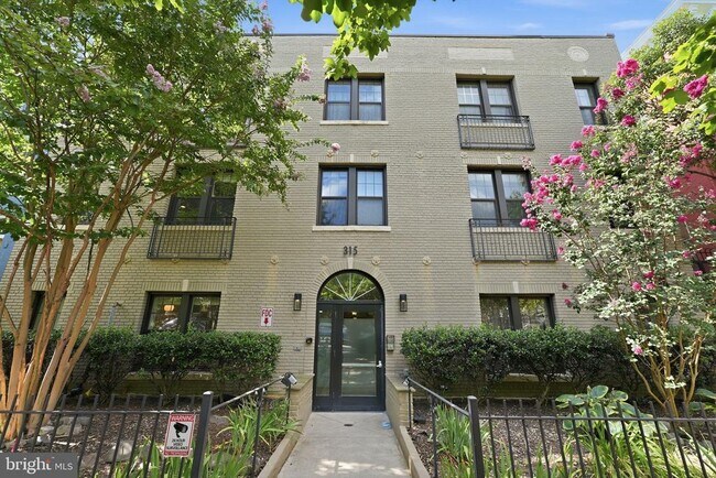 315 G St NE Unidad 306