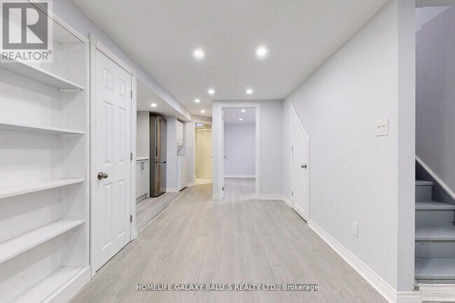 Photo - 2049 Blue Ridge Crescent