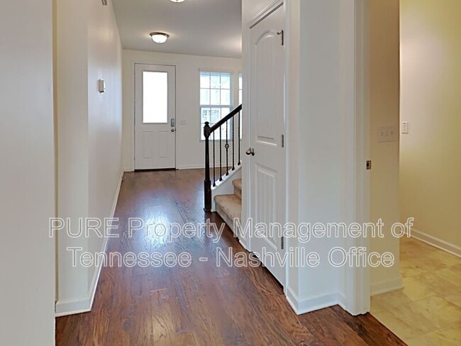 Photo - 819 Kennear Ln