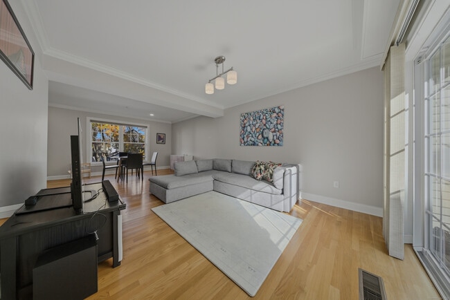 Building Photo - 1707 Summer St Unit APT 3