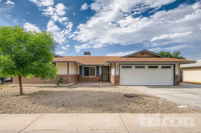 Photo - 2612 E Glade Ave