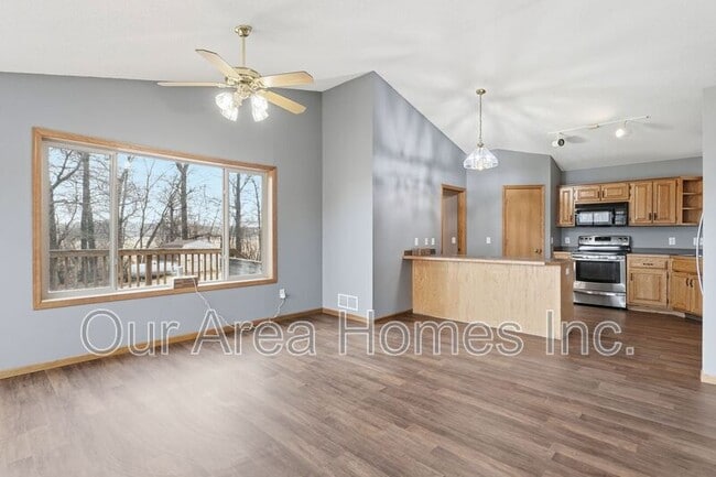 Photo - 1778 Klondike Dr NE