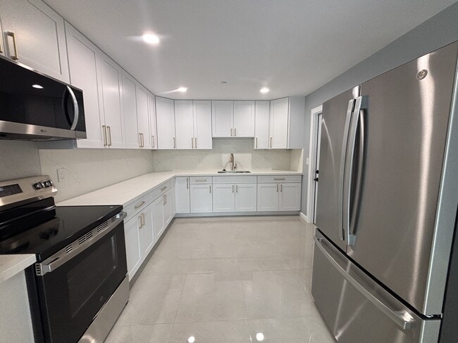 Building Photo - 4032 Hoku Ave