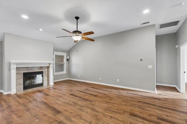 Photo - 8109 Wharf St