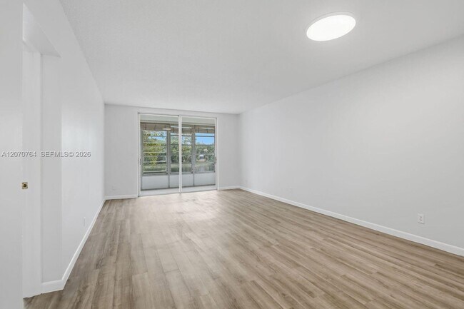 Photo - 5335 NW 10th Ct Unidad 206