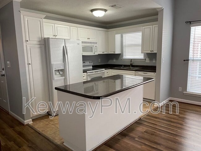 Photo - 830 Landing Dr