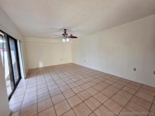 Photo - 832 Blue Ridge Cir
