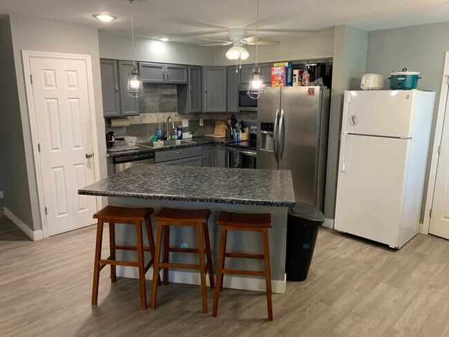 Photo - 7943 York St