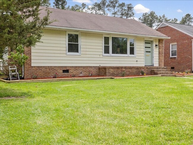 Photo - Luxury Remodeled 4 Bedrooms 2 Full Baths