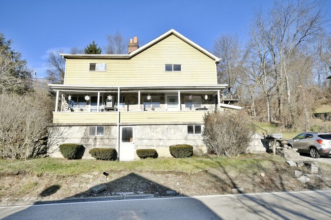 741-743 Bower Hill Road - 741-743 Bower Hill Road Apartment Unit 741 Bower Hill Road
