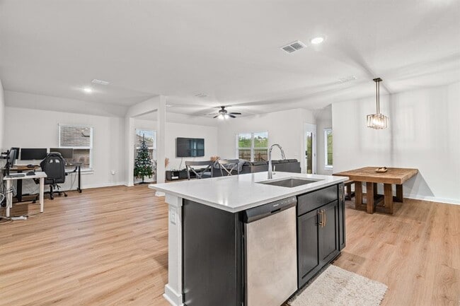 Photo - 7619 Grenadine Bloom Bnd