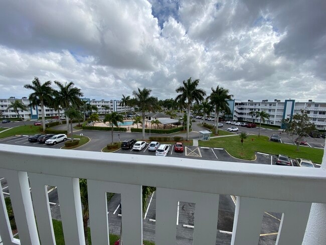 Photo - 4048 Exeter C Unit 4048