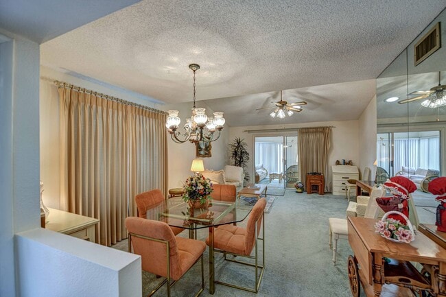 Photo - Perfect home for enjoying your winter in Arizona.  2 bed 2 bath on the 14th fairway of Heron Lake...