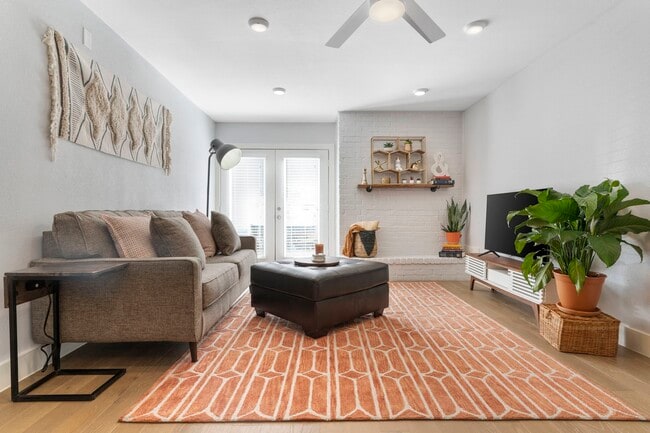 Photo - 909 Reinli St Unidad 116