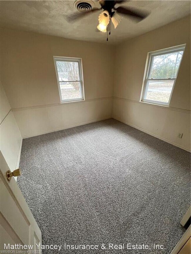 3 br, 1 bath House 2100 Magnilia Bend Rental For Rent in Van Buren, AR
