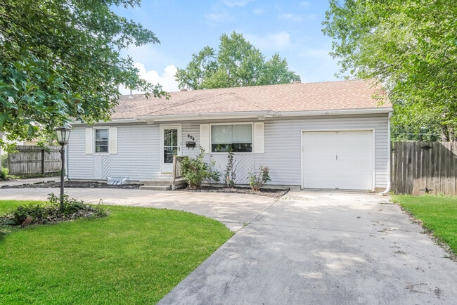Building Photo - 904 NE 67th St Rental