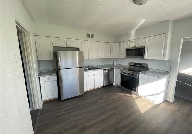 Photo - 23476 Harper Ave