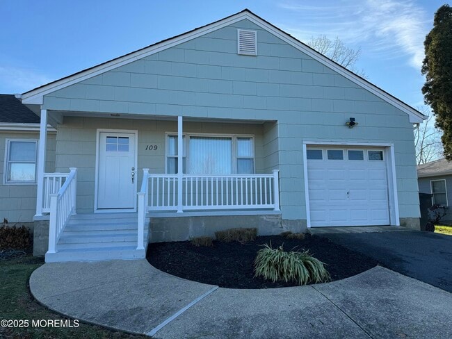 Building Photo - 109 Westwood Dr