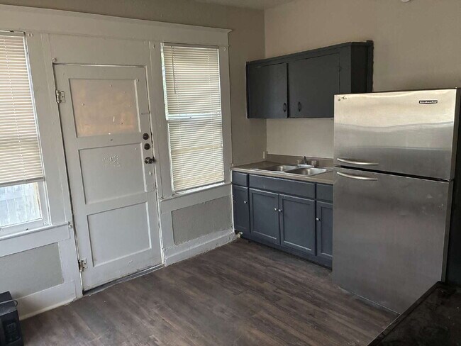 Application Special - South Side One Bedroom Apartment for Rent
