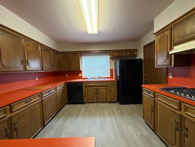 Photo - Beautiful 3 bedroom/2 bath with Garage and Central Air & Heat!