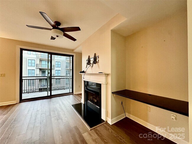 Photo - 718 W Trade St