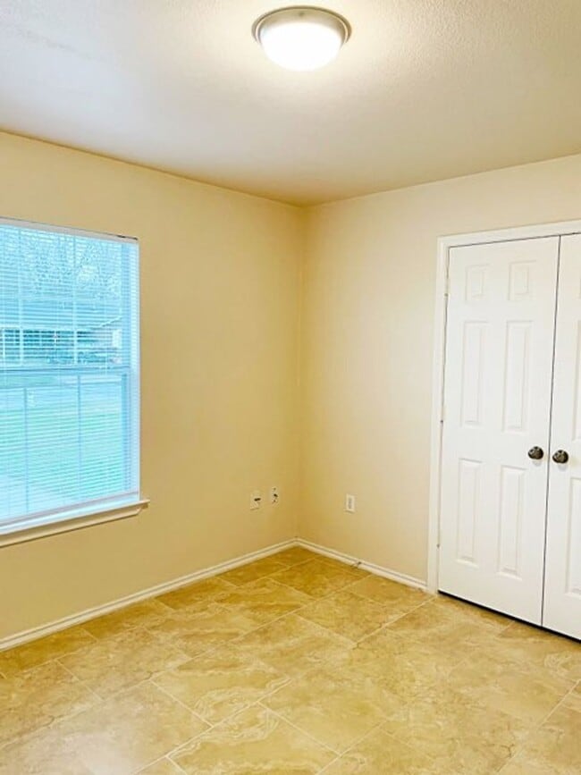 Photo - 2235 Toledo St