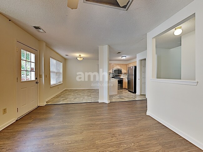 Photo - 507 Johnny Bench Cove