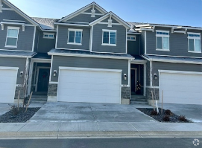 Building Photo - Beautiful Lehi Townhome with finished base...