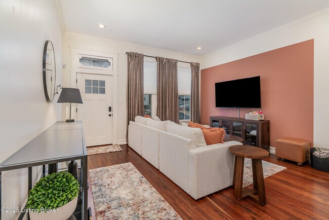 Photo - 1122 E Burnett Ave