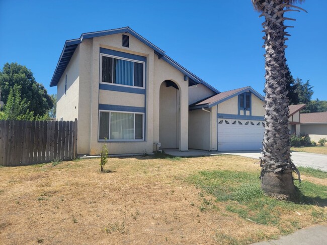 Great 4 Bedroom 2.5 Bath in South Natomas - Great 4 Bedroom 2.5 Bath in South Natomas House