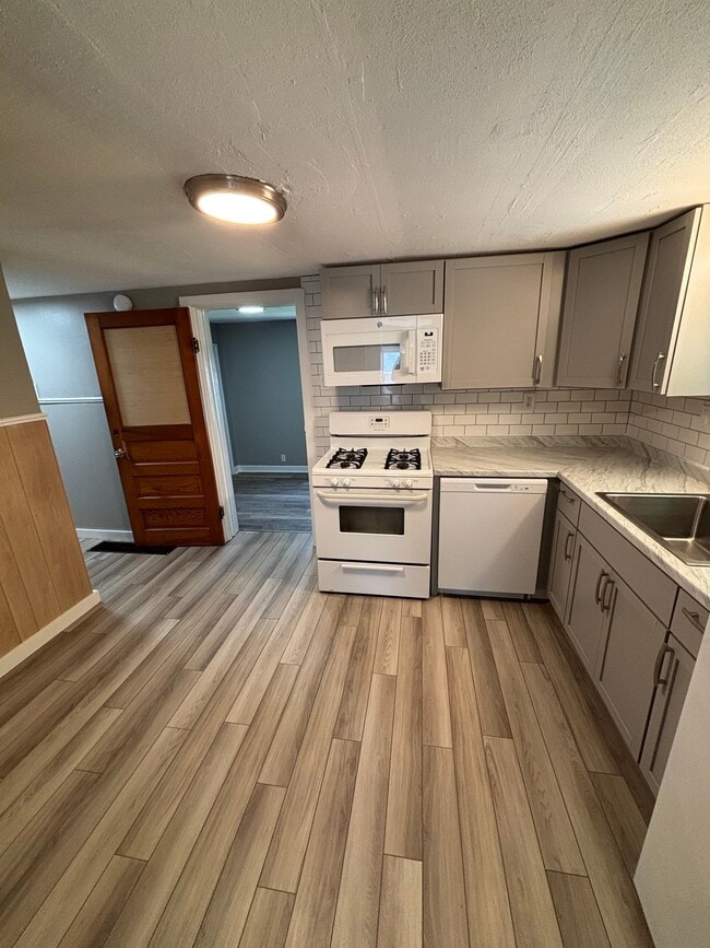 Photo - 105 E Dunn St