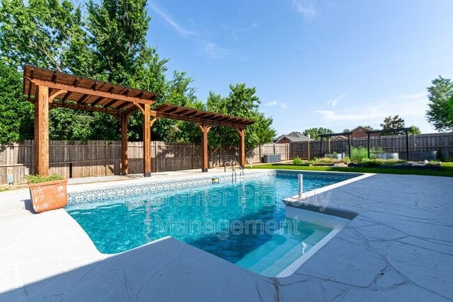 Photo - 17300 Zinc Dr