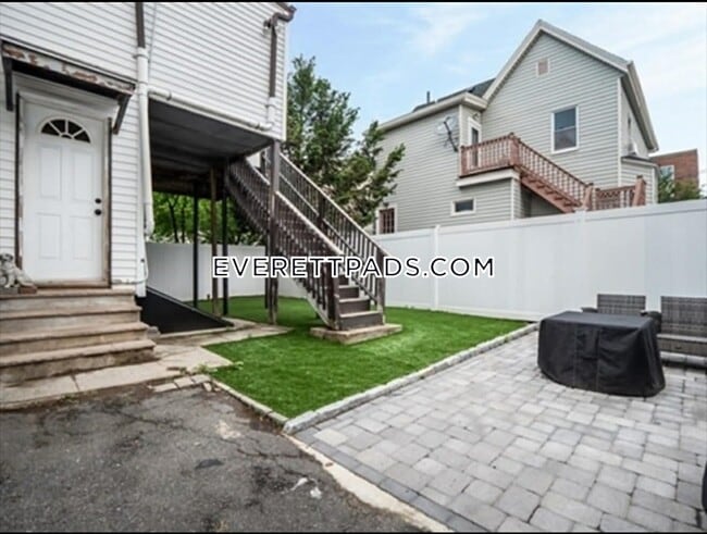 Photo - 121 Hancock St Unit 1