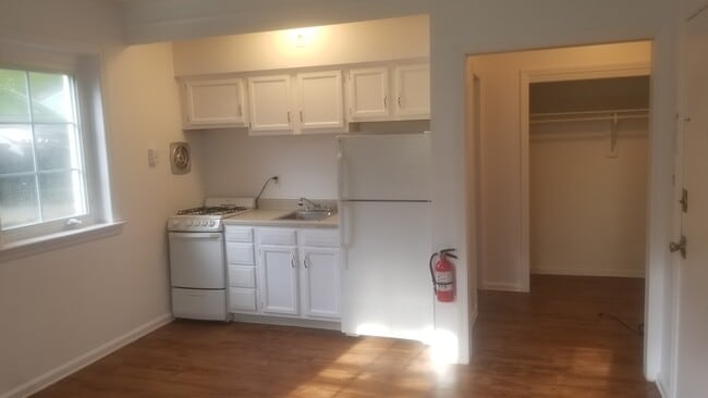 Building Photo - 17 Old Allamuchy Rd Unit 1 Rental