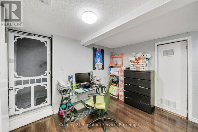 Photo - 144 Voltarie Cres