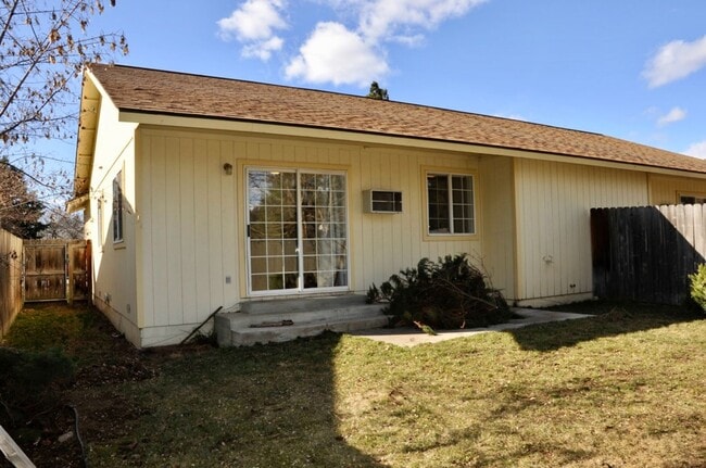 Photo - 2 bed 1 bath duplex Post Falls