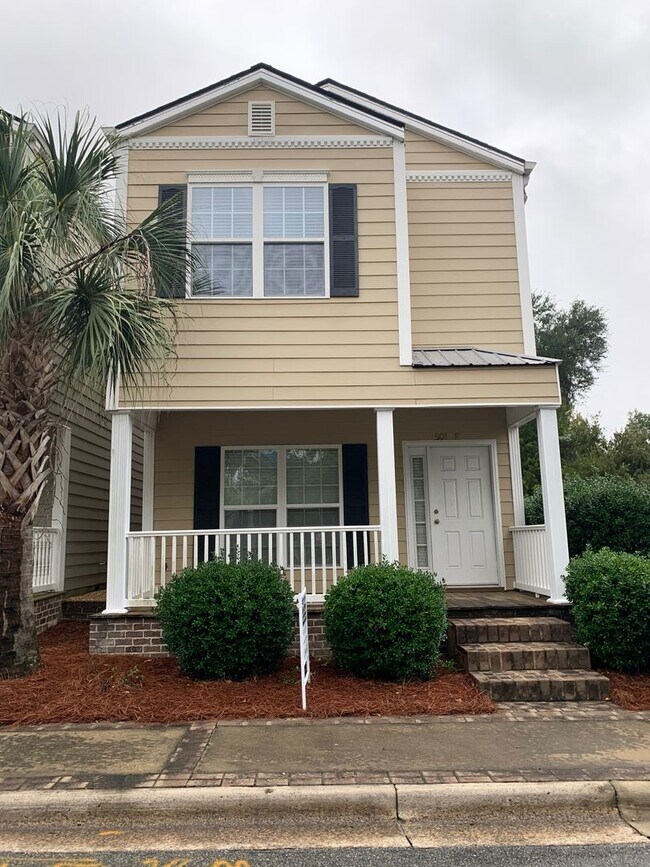 3 Bedroom 2 1/2 Bath Townhome - 3 Bedroom 2 1/2 Bath Townhome