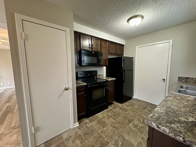 Photo - 913 Poppy Dr