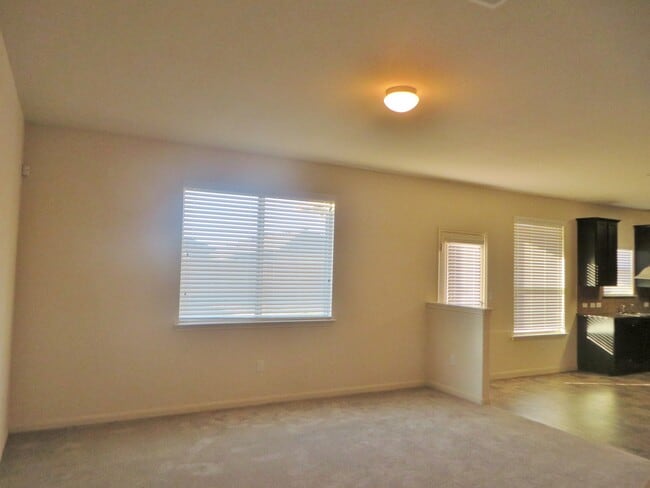 Photo - 3 Bedroom 2.5 Bathroom: Georgetown- Pinnacle Home