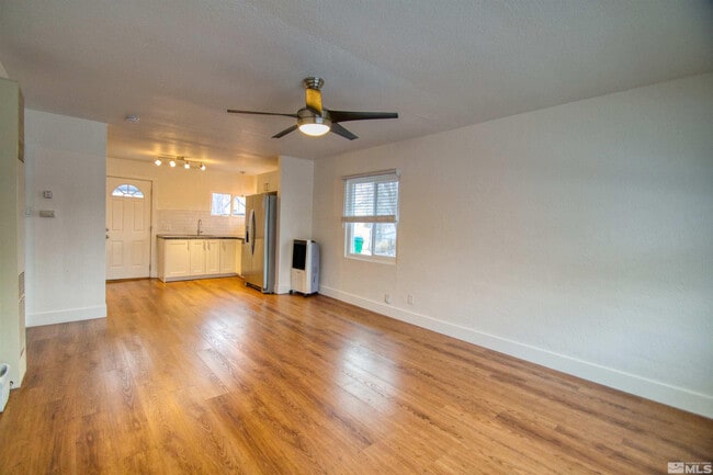 Photo - 550 W 10th St