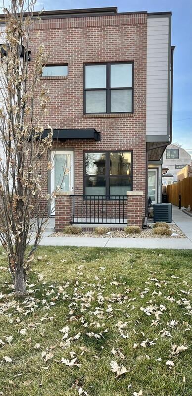 Building Photo - 1547 Utica St Rental
