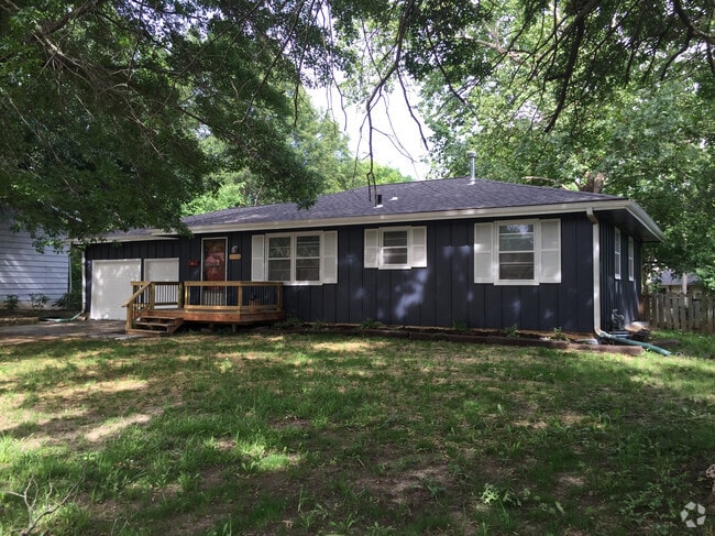Building Photo - 2540 Cedarwood Ave Rental