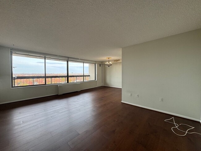 Building Photo - Bright and Spacious 1 Bed 1 Bath Condo Wit...