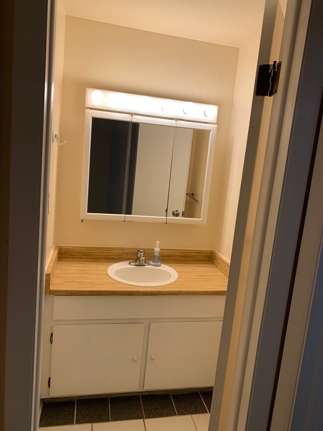 Photo - 3161 Madison Ave R315