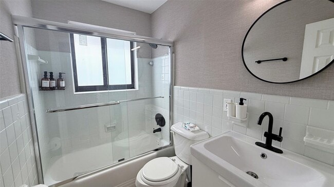 Photo - 433 NW 15th Way