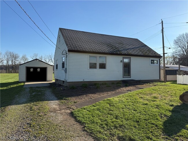 Photo - 2024 Delaware Dr SE