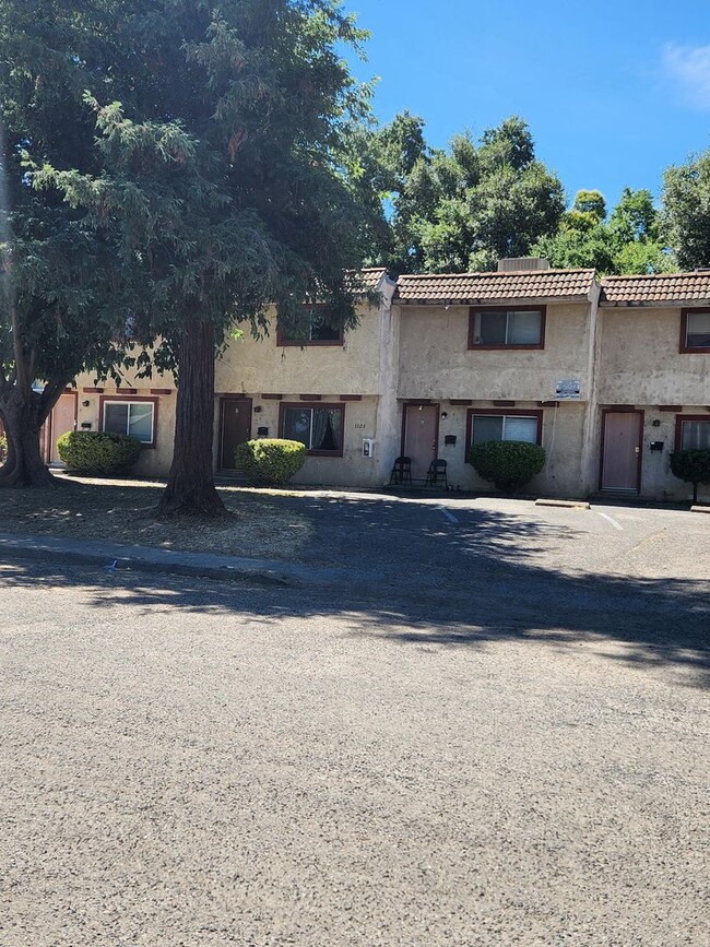 Newly Remodeled Townhouse - Newly Remodeled Townhouse