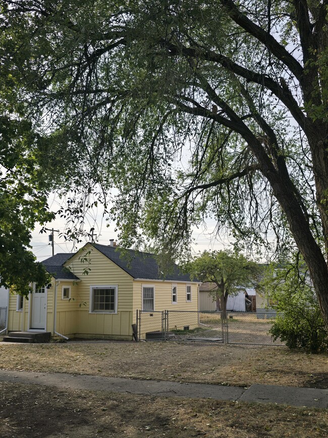 Building Photo - 815 Marshall St Rental