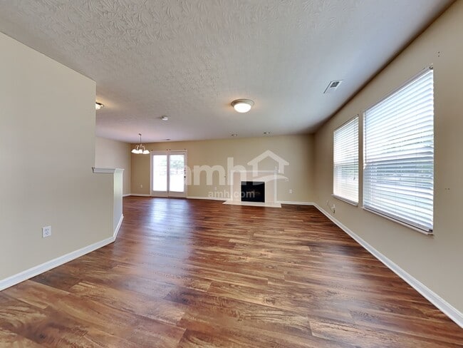 Photo - 320 Hennepin Dr